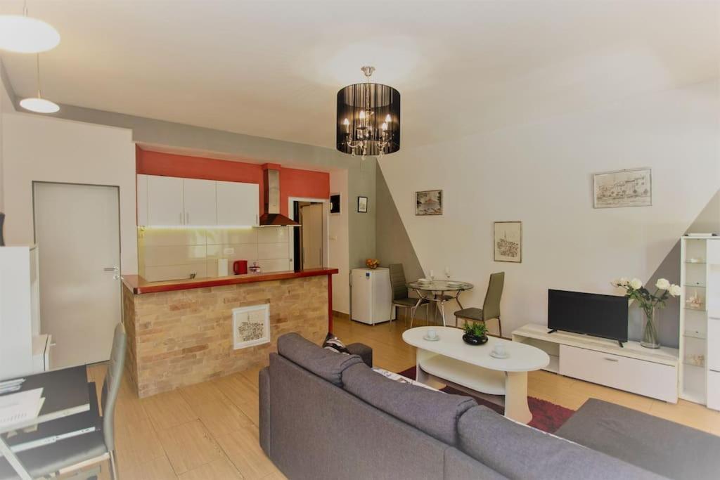 Ferienwohnung Apartman Den,Rovinj Oaza U Centru Grada I Besplatnim Parkingom Exterior foto