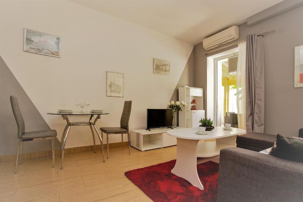 Ferienwohnung Apartman Den,Rovinj Oaza U Centru Grada I Besplatnim Parkingom Exterior foto